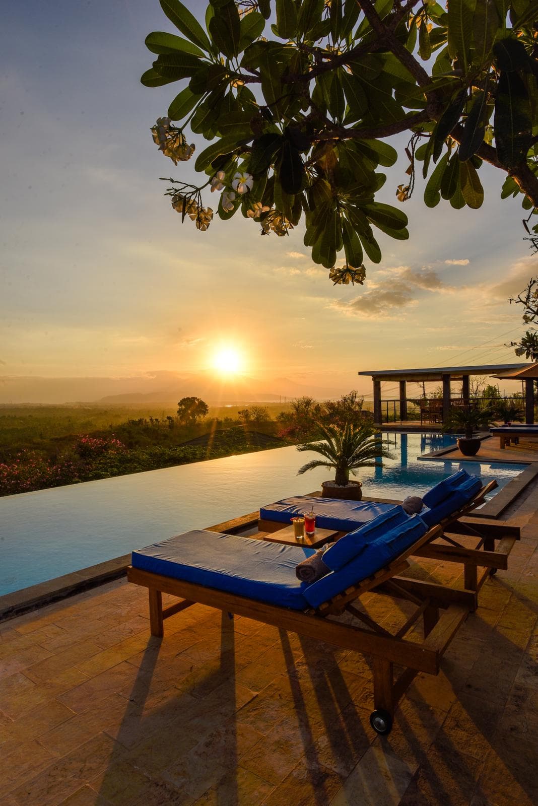 Infinity Edge Pool overlooking the ocean